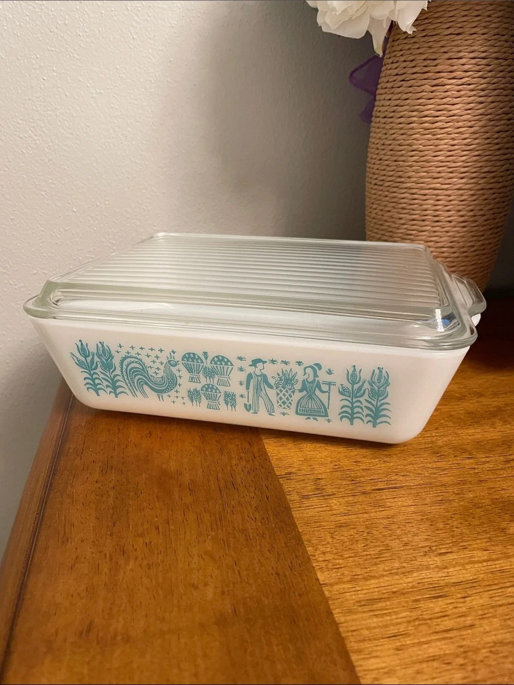 📍MCM Vintage Pyrex Amish Butterprint 1 1/2 Qt. Covered Milk Glass Baking Dish